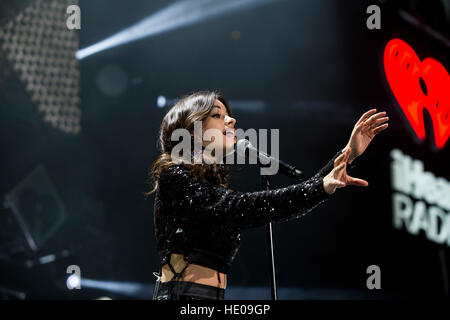 Atlanta, USA. 16. Dezember 2016. Camila Cabello erklingt in der POWER 96,1 iHeart Radio Jingle Ball von Capital One vorgestellt. (B. Kredit: die Foto-Zugang/Alamy Live-Nachrichten Stockfoto
