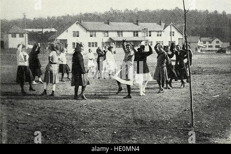 Bericht der staatlichen Inspektor der öffentlichen High Schools von North Carolina für das akademische Jahr zum 30. Juni einen Bericht über die Stadt und Gemeinde Gymnasien einschließlich. (1916) Stockfoto