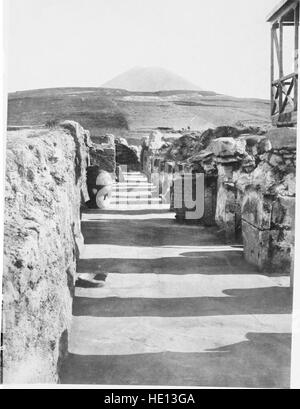 Der Palast des Minos - eine vergleichende Darstellung der aufeinanderfolgenden Stufen der frühen kretischen Zivilisation wie abgebildet durch die Entdeckungen von Knossos (1921) Stockfoto