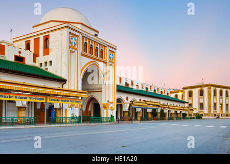 Neuen Markt Gebäude in der Altstadt von Rhodos in den frühen Morgenstunden. Stockfoto