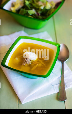 Suppe mit Fleischklößchen Stockfoto