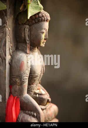 Stein Buddha-Statue in einem buddhistischen Tempel, Kathmandu, Nepal Stockfoto