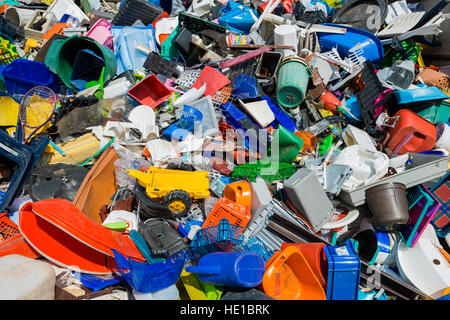 Bunten Müll, Kunststoff-Abfälle zur Verwertung sortiert Stockfoto