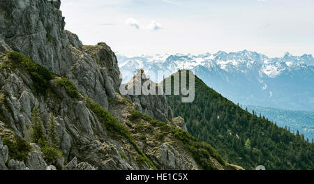 Der Herzogstand Heimgarten schmalen Grat, Martinskopf Gipfel zu überqueren, schneebedeckte Berge, Upper Bavaria, Bavaria, Germany Stockfoto