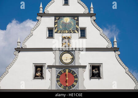 Giebel, Ratstrinkstube mit reich verzierten Uhr und Meistertrunk oder Master Tiefgang, Rothenburg Ob der Tauber, Mittelfranken Stockfoto