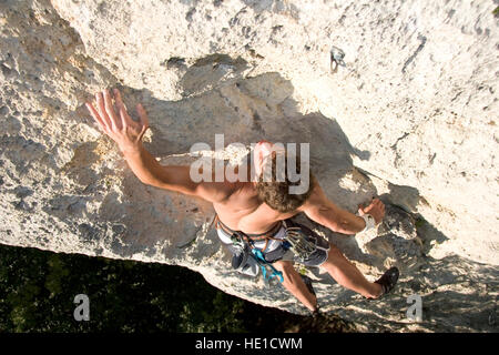 Mann Klettern, Laussa, Oberösterreich, Österreich, Europa Stockfoto