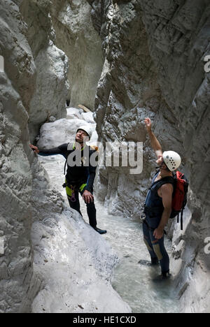 Canyoning, Canyoning in Bruckgraben im Nationalpark Gesäuse, Steiermark, Österreich, Europa Stockfoto