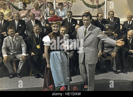 Schwarzwälder Kirsch, Deutschland 1958, Regie. Geza von Bolvary, Monia: Dietmar Schönherr, Marianne Hold, Stockfoto