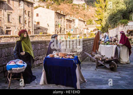 Mannequin/Dummys verwendet in festlichen Displays in der Stadt Gubbio, Provinz Perugia, Umbrien, Italien. Stockfoto