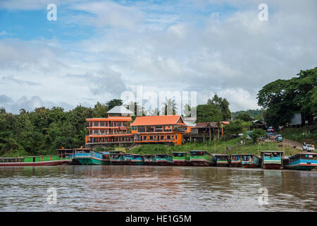 Fluss-Landschaft am Fluss Mekong River Tourist cruise Boote Stockfoto