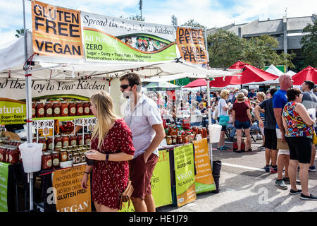 St. Saint Petersburg Florida, Samstagmorgen Markt, Verkäufer, Stände, Shopping Shopper Shopper Shop Geschäfte Markt Märkte Markt Kauf Verkauf, ret Stockfoto