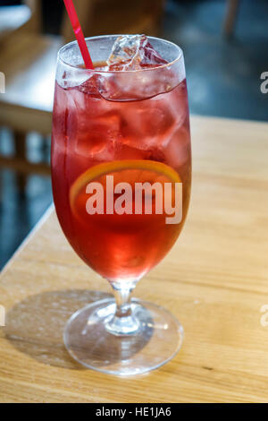 St. Saint Petersburg Florida, Central Avenue, The Cider Press Cafe, Restaurant Restaurants Essen Essen Essen Cafe Cafés, Hibiskus Eistee, FL161129102 Stockfoto