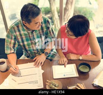 Älteres paar Erfüllung Form-Konzept Stockfoto