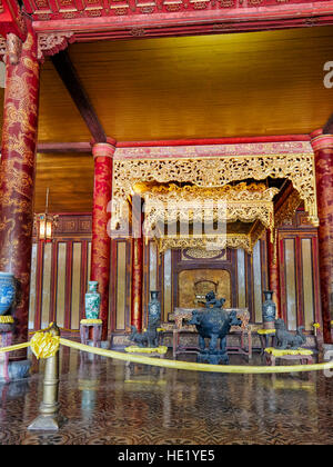 Innenansicht des Thai Hoa Palace (Palast der höchsten Harmonie). Imperial City, Hue, Vietnam. Stockfoto