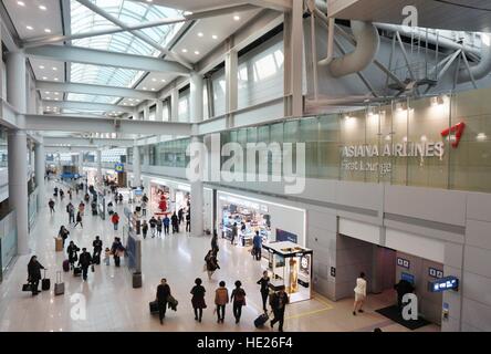 Innerhalb des Terminals am Incheon International Airport (ICN), der größte Flughafen in Südkorea und eine Drehscheibe für Koreanisch und Asiana Stockfoto