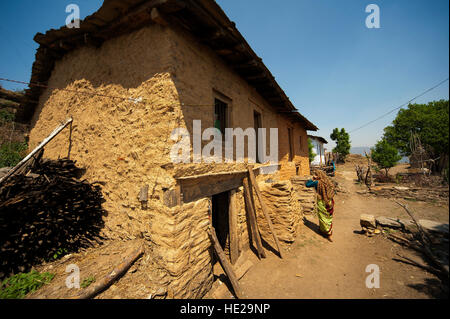 Typisches Kumaoni-Haus in Tulla Kote, einem abgelegenen Dorf in der Region Tallas des, berühmt durch Jim Corbett in seinem Buch The Temple Tigers, Indien Stockfoto