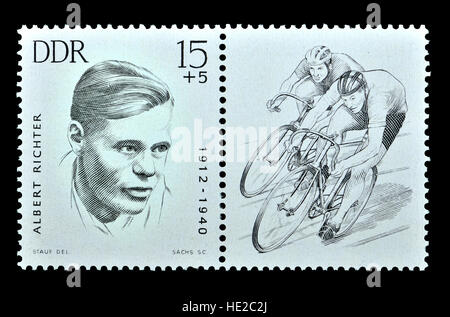 DDR-Briefmarke (1963): Albert Richter (1912-1940) deutscher Radfahrer, die Sprint-Weltmeisterschaft gewann. Getötet durch die Gestapo versucht... Stockfoto