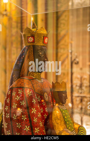 Schwarzen Madonna und Kind in St Etienne Kathedrale Limoges Frankreich Stockfoto