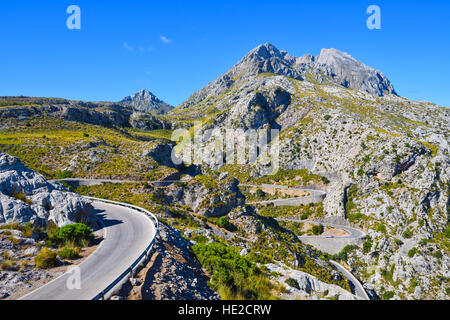 Wicklung der schmale Bergstraße, Sa Calobra auf der Insel Mallorca in Spanien Stockfoto