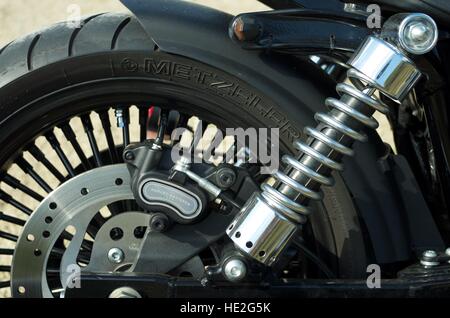 Stoßdämpfer hinten von einer Harley Davidson Motorrad Stockfoto