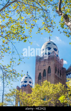Turm von La Monumental Stierkampfarena in Barcelona, Spanien. Der Plaza Monumental de Barcelona, oft einfach als La Monumental bekannt. Stockfoto