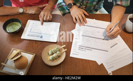 Älteres paar Erfüllung Form-Konzept Stockfoto