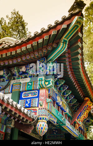 Der lange Flur Galeere Dach Detail an der Sommer Palast Peking, China. Stockfoto