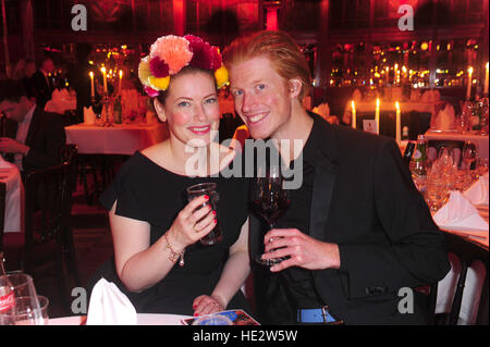 Premiere des Palazzo im Spiegelpalast.  Mitwirkende: Enie van de Meiklokjes, Tobias Staerbo Where: Berlin, Deutschland bei: 2. November 2016 Stockfoto