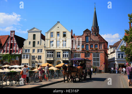 Die Beförderung in den alten Hafen Viertel, Lüneburg, Lüneburg, Niedersachsen, Deutschland, Europa Stockfoto