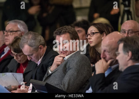 Ökologischen Übergang zum linken Flügel treffen französische Vorwahlen Kandidaten - 15/12/2016 - Frankreich / Ile-de-France (Region) / Paris - Kandidaten für die Präsidentschaftswahl und linken Flügel Vorwahlen Wahl Französisch geben ihr Angebot für ökologischen Übergang zum Klimawandel zu vermeiden.    -Julien Mattia / Le Pictorium Stockfoto