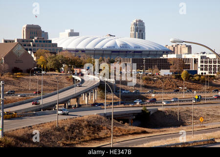 Blick auf das Hubert H. Humphrey Metrodome Sportstadion, die im Jahr 2014 abgerissen wurde. Minneapolis Minnesota MN USA Stockfoto