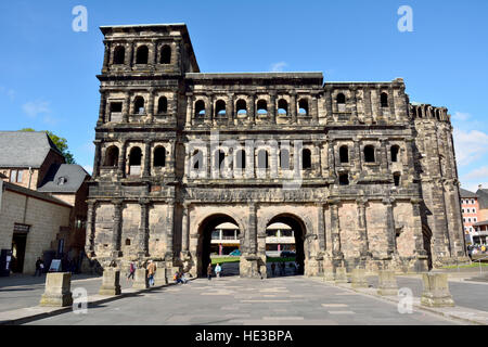 2. Jahrhundert römische Stadttor Porta Nigra in Trier Stockfoto