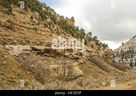 Mischung in die Hügel in der Geisterstadt Frühling Canyon ist Teil eines Steingebäudes Stockfoto