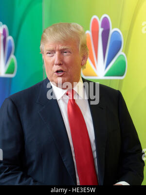 Donald Trump kommt bei NBCUniversal TCA Press Tour im 16. Januar 2015 in Pasadena, Kalifornien. Foto von Francis Specker Stockfoto