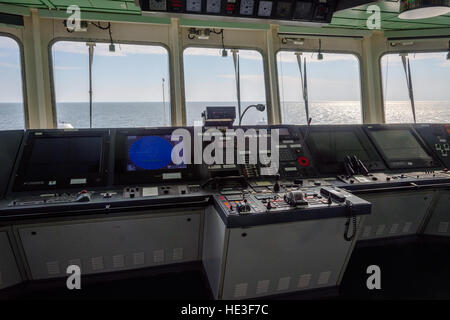 Blick vom des Kapitäns Kabine auf dem Schiff über das Meer Stockfoto