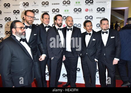 GQ Maenner des Jahres (Männer des Jahres) Vergabe 2016 an komischen Oper in Mitte - Ankünfte Featuring: The BossHoss wo: Berlin, Deutschland bei: 10. November 2016 Stockfoto