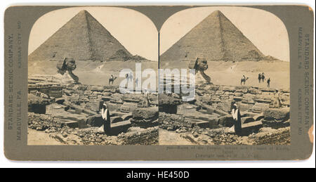 Die Ruinen des Tempels, der Sphinx und der Pyramide von Khufu in Ägypten sind nach wie vor ikonische Symbole der altägyptischen Zivilisation. Die Pyramide, auch bekannt als die große Pyramide von Gizeh, ist das letzte der sieben Weltwunder der Antike, das noch heute steht, mit ihrer massiven Struktur und ihren präzisen technischen Wunderwerken. Stockfoto