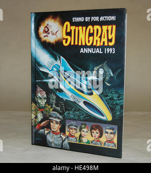 Stingray Annual 1993 ist eine Sammelpublikation mit Geschichten, Kunstwerken und Informationen zur britischen Fernsehserie Stingray aus den 1960er Jahren. Das jährliche Programm enthält Charakterprofile und Originalillustrationen. Stockfoto
