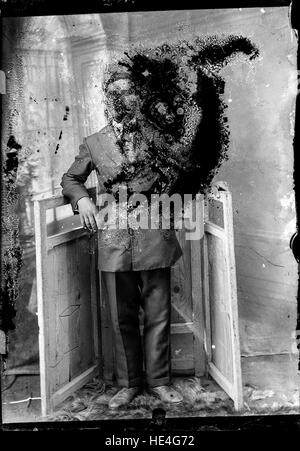 Porträt eines Mannes aus Ialomita, Rumänien, aufgenommen auf Glasplatte von Costica Acsinte. Stockfoto