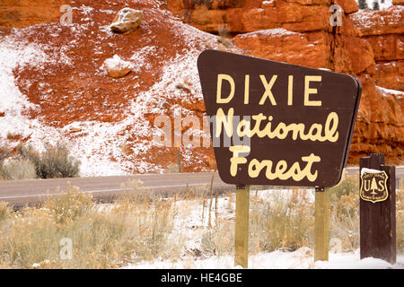 Fahrbahn Dixie National Forest Zeichen Utah USA Stockfoto