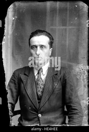 Historisches Porträt eines Mannes, altes Glasplattenbild aus Rumänien, Ialomita, von Costica Acsinte Stockfoto