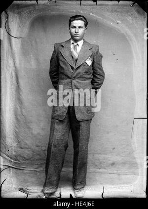 Porträt eines Mannes aus dem Costică Acsinte Archiv, Ialomița, Rumänien, Glasplatte Stockfoto