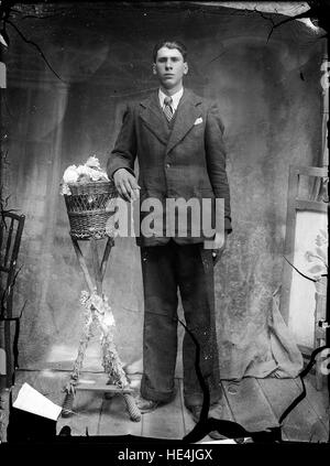 Porträt des Mannes, historisches Bild aus der Vergangenheit, Costica Acsinte Archive, Rumänien, Ialomita, Glasplatte Foto Stockfoto