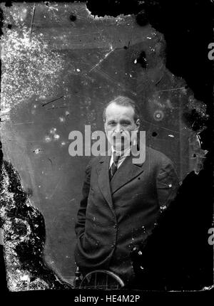 Porträt eines Mannes aus dem Archiv Costică Acsinte, Ialomita, Rumänien, 2015 Stockfoto