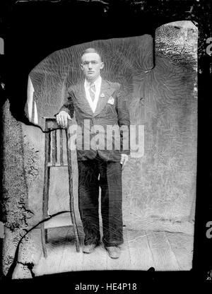 Porträt eines Mannes aus Ialomita, Rumänien, aufgenommen auf Glasplatten von Costica Acsinte Stockfoto