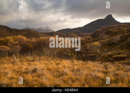 Späten Herbst auf Stac Pollaidh und Cul Mor in Assynt, Sutherland, Schottland. Stockfoto