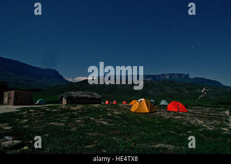 Nacht im Basislager Mont Roraima. Stockfoto