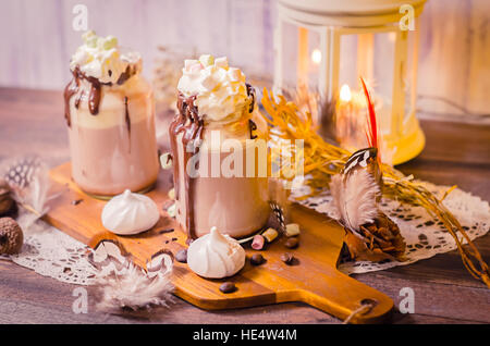 Dekorative Szene mit Kakao, Kaffee, Eibisch Stockfoto