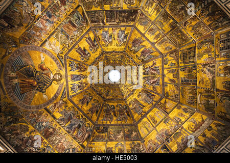 Florenz, Italien - 4. November 2016: Decke von Florenz Baptisterium San Giovanni auf der Piazza San Giovanni. Das Baptisterium ist eines der ältesten Gebäude Stockfoto