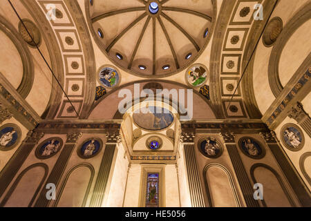 Florenz, Italien - 6. November 2016: Innen Pazzi-Kapelle in der Basilika di Santa Croce (Basilika des Heiligen Kreuzes) in Florenz. Die Kapelle war Kommission Stockfoto